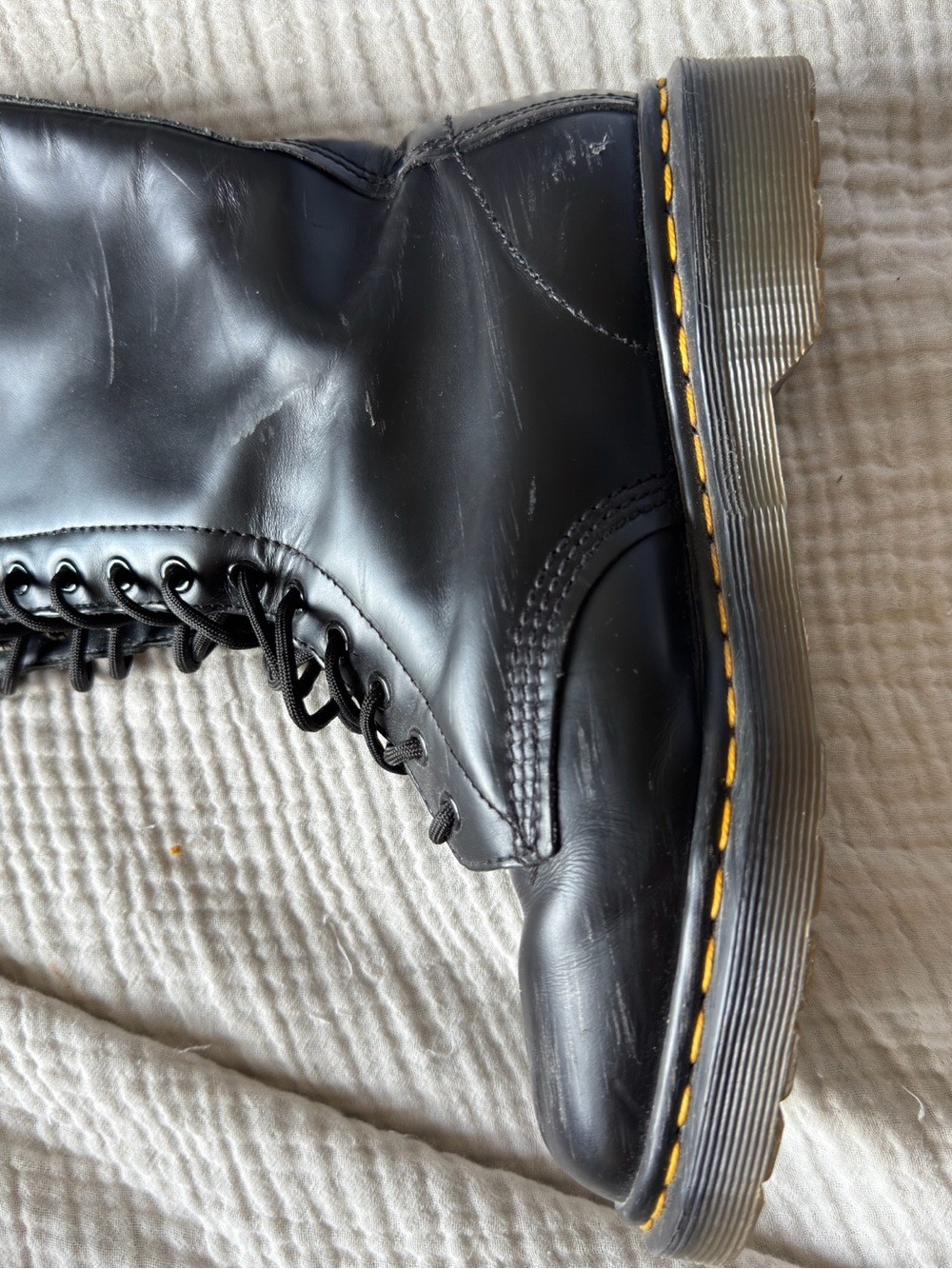 Dr. Martens Classic 20-eyelet MIE boots size UK 7/EU 41/US m8/w9 - Picture 10 of 12